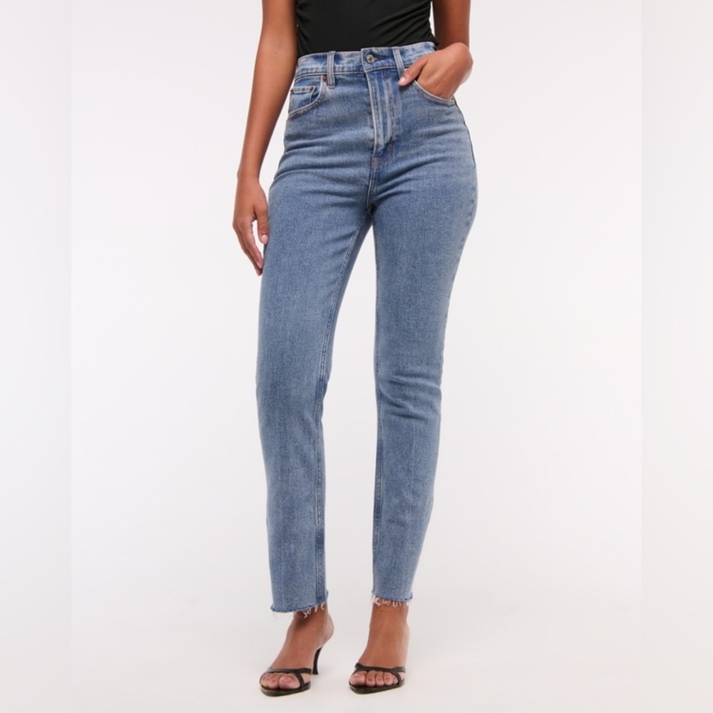 Abercrombie & Fitch Curve Love Ultra High Rise Ankle Straight Jean